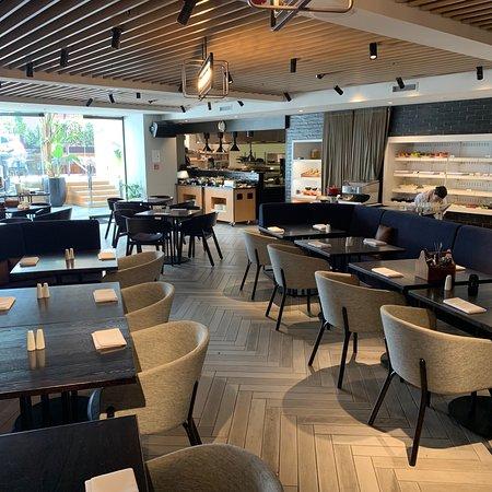 Queen's Head Bar and Eatery